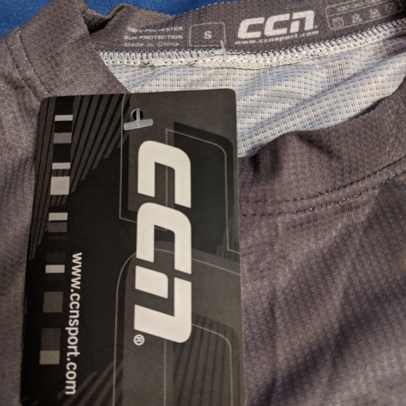 Athletic long sleeve base layer Sz Small (grey) NWT - Picture 2 of 3